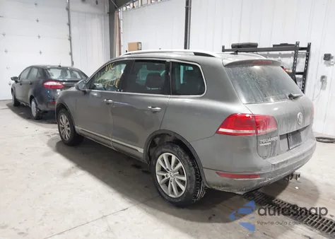 2014 Volkswagen Touareg 3.6L Sport z USA, uszkodzony, nr VIN WVGEF9BP5ED012353